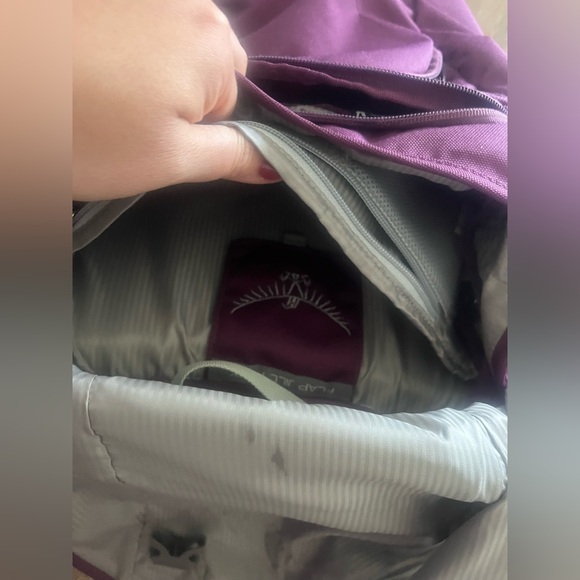 Osprey Flapjill Purple Backpack for Women - Picture 6 of 6